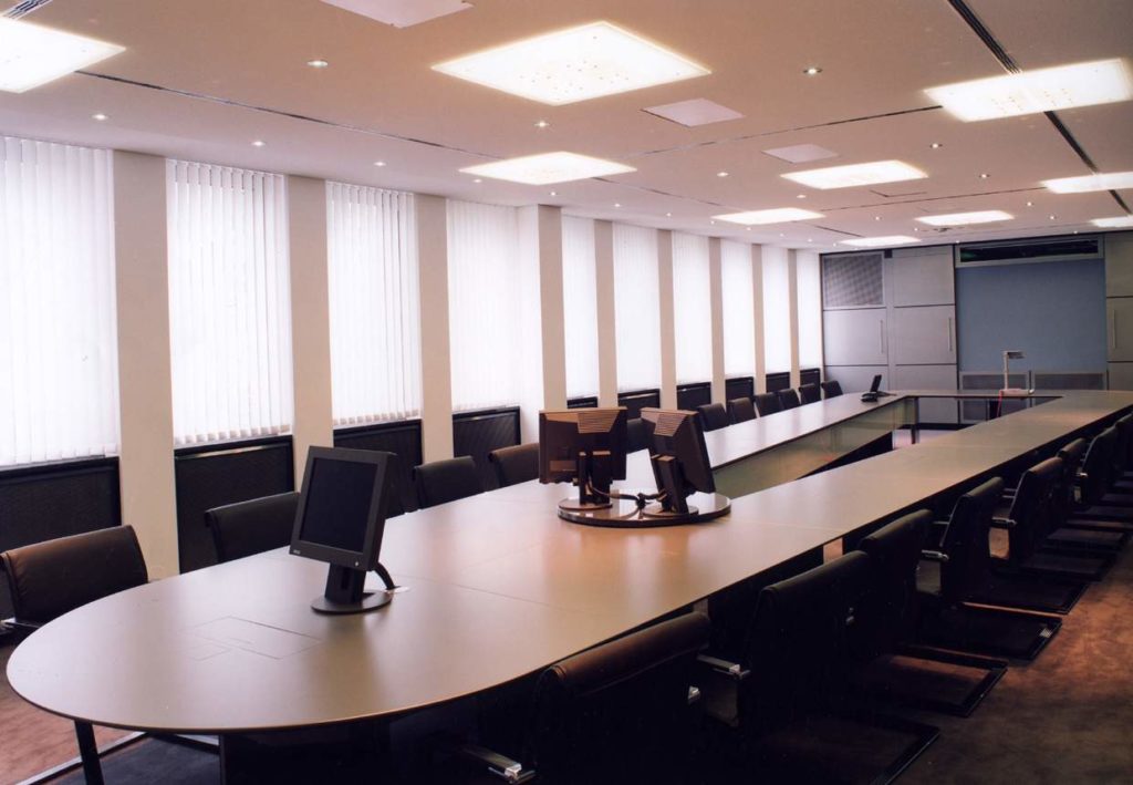 3 DITVorstandstischgross 1024x709 1